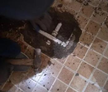 自流井卫生间漏水维修公司为您分享下卫生间渗水如何处理及注意事项