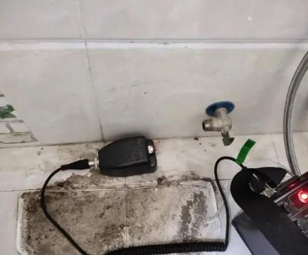 自流井屋顶漏水维修公司分享下卫生间漏水的危害及解决方法